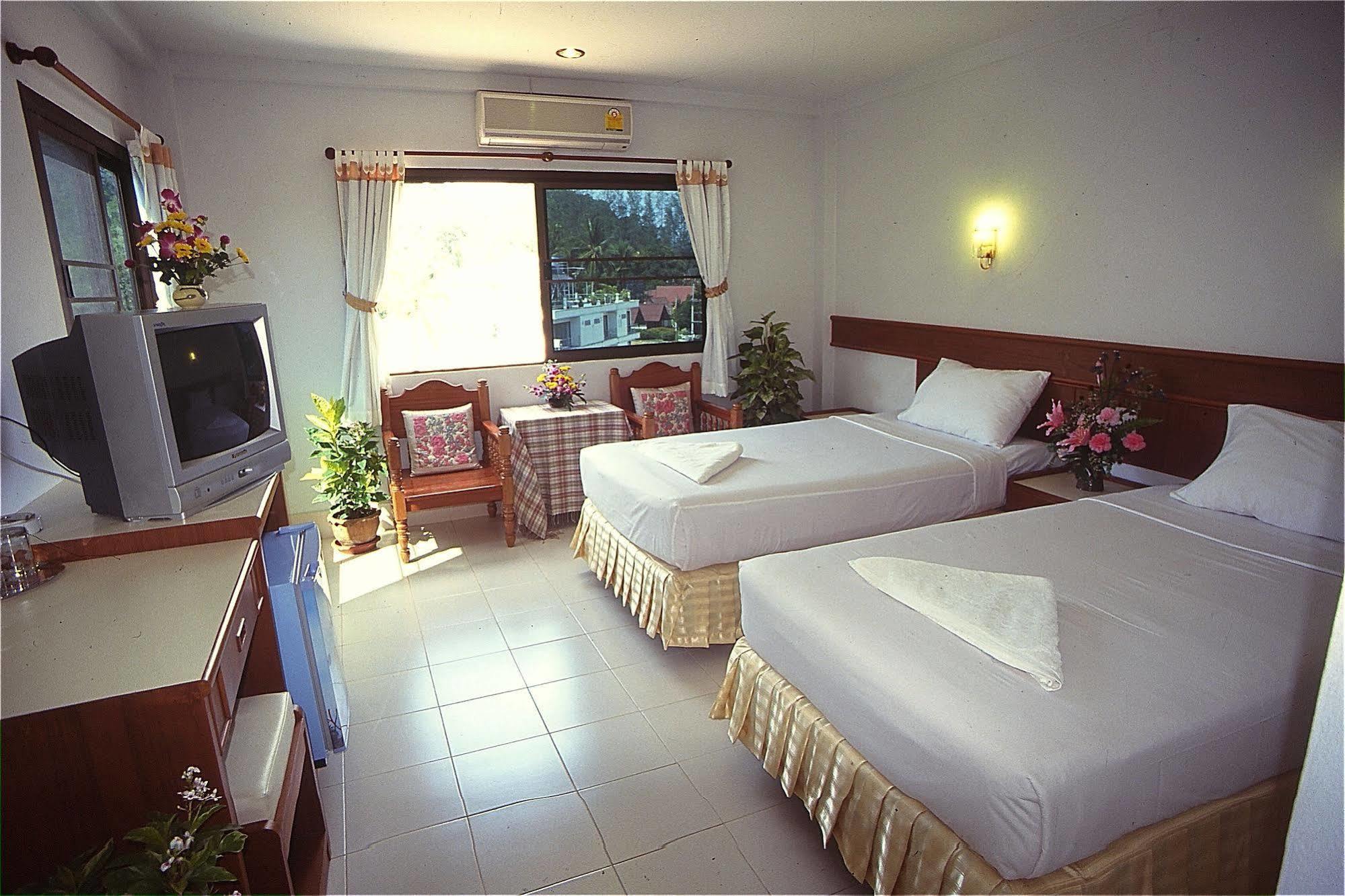 Aparthotel J 2*