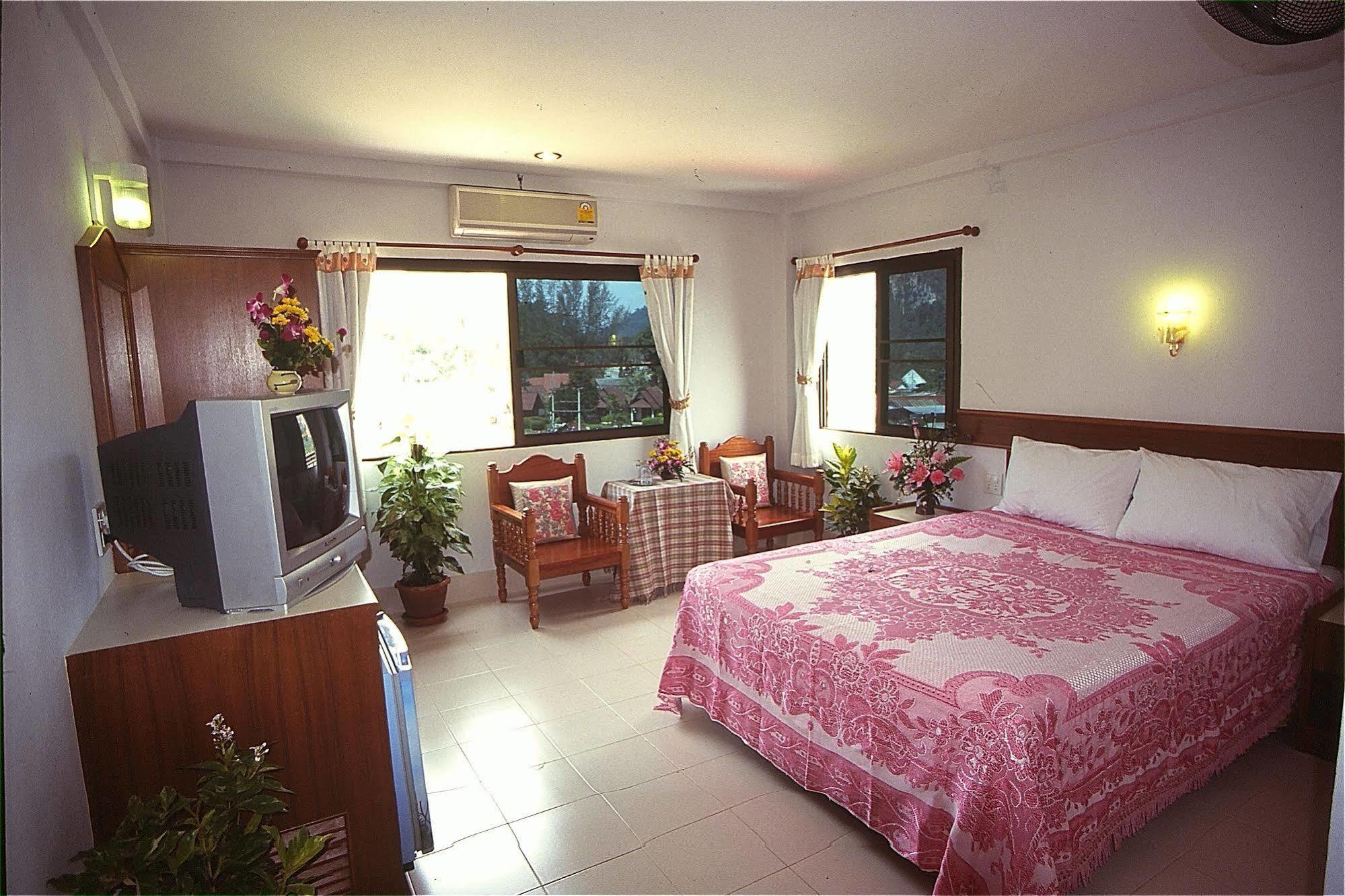 J Aparthotel 2*