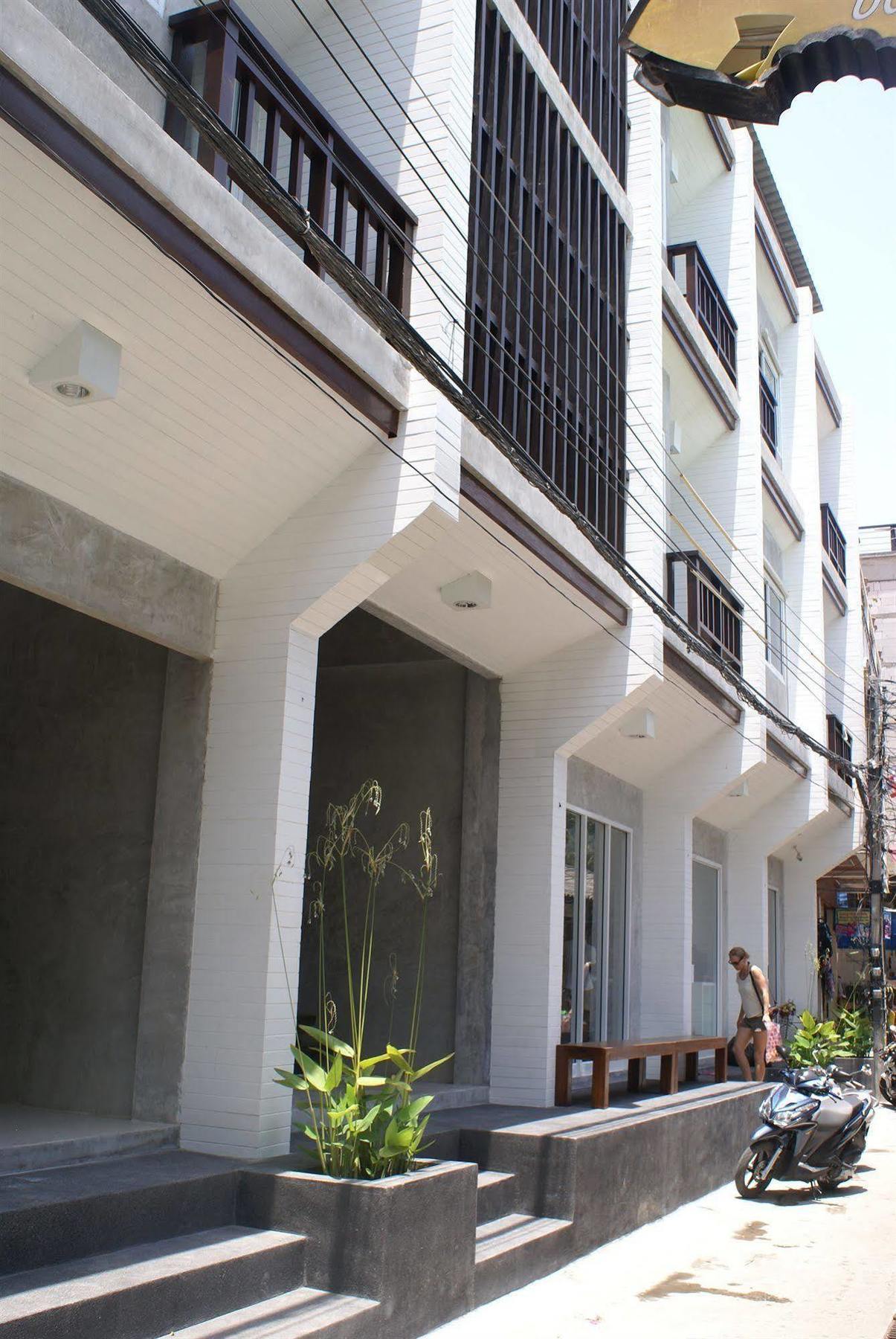 Ban'S Avenue Guesthouse 3*