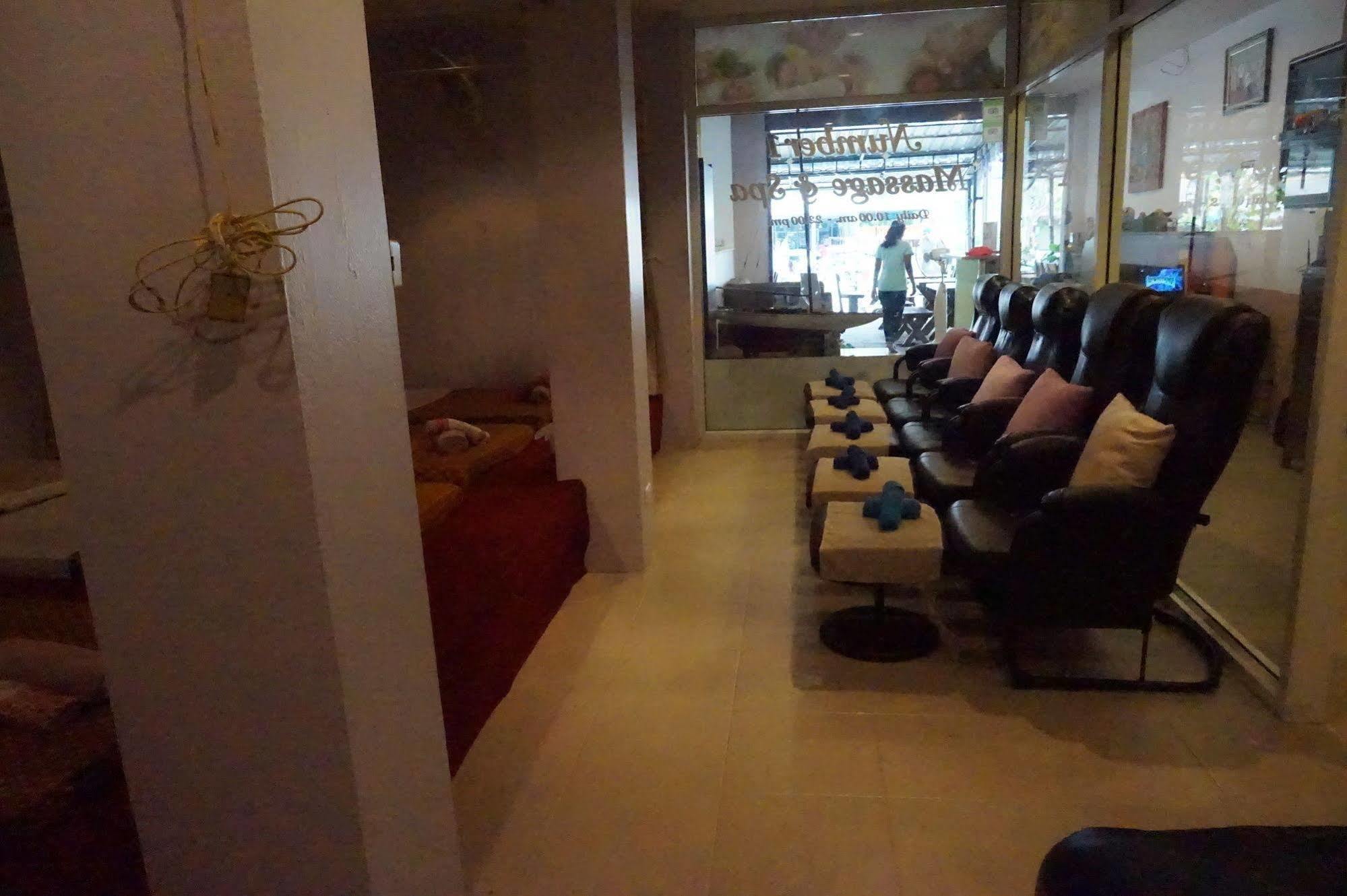 Number 1 & Restaurant Hotel 2*