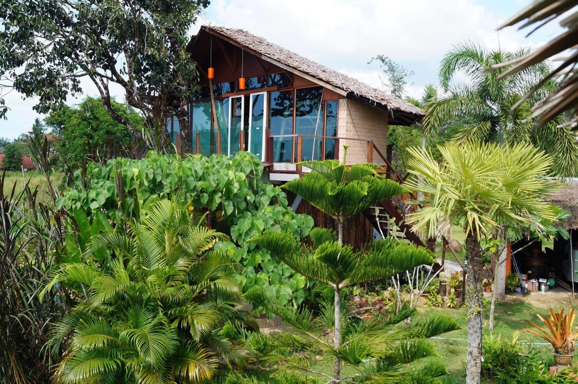 Guest house Relax Eco Life Center - 2*
