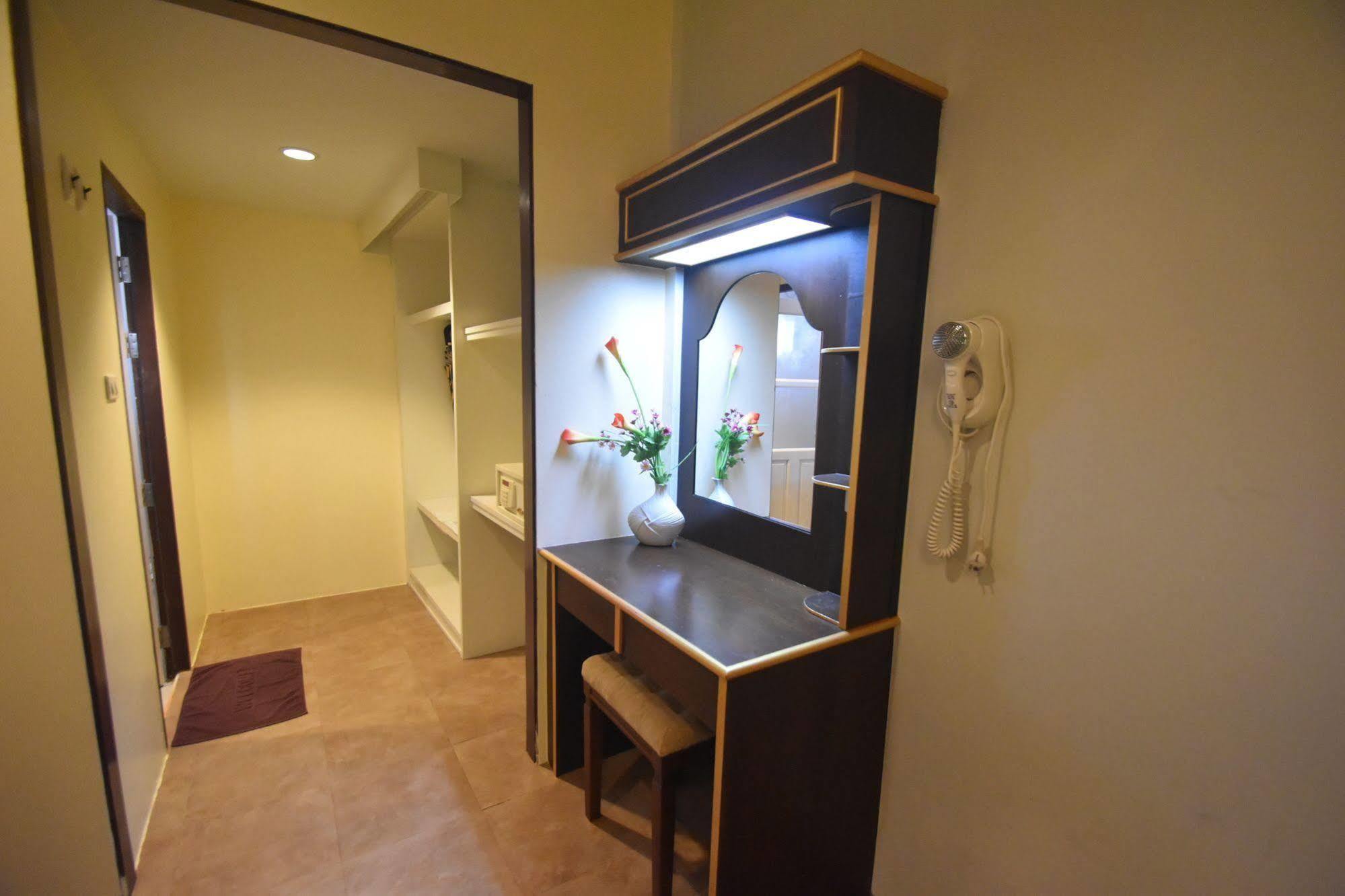 Simple Life Resort 3*