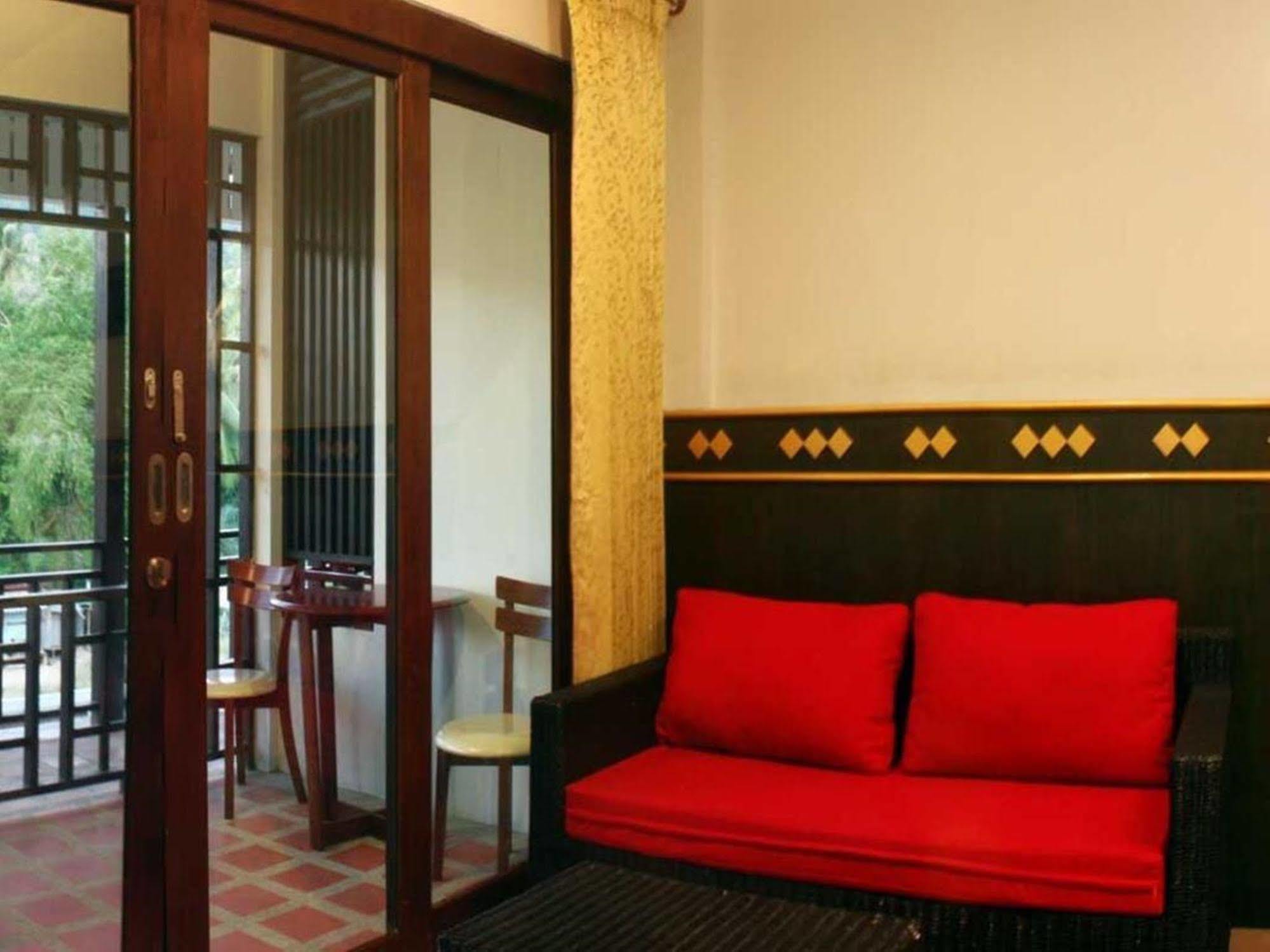 Simple Life Resort 3*