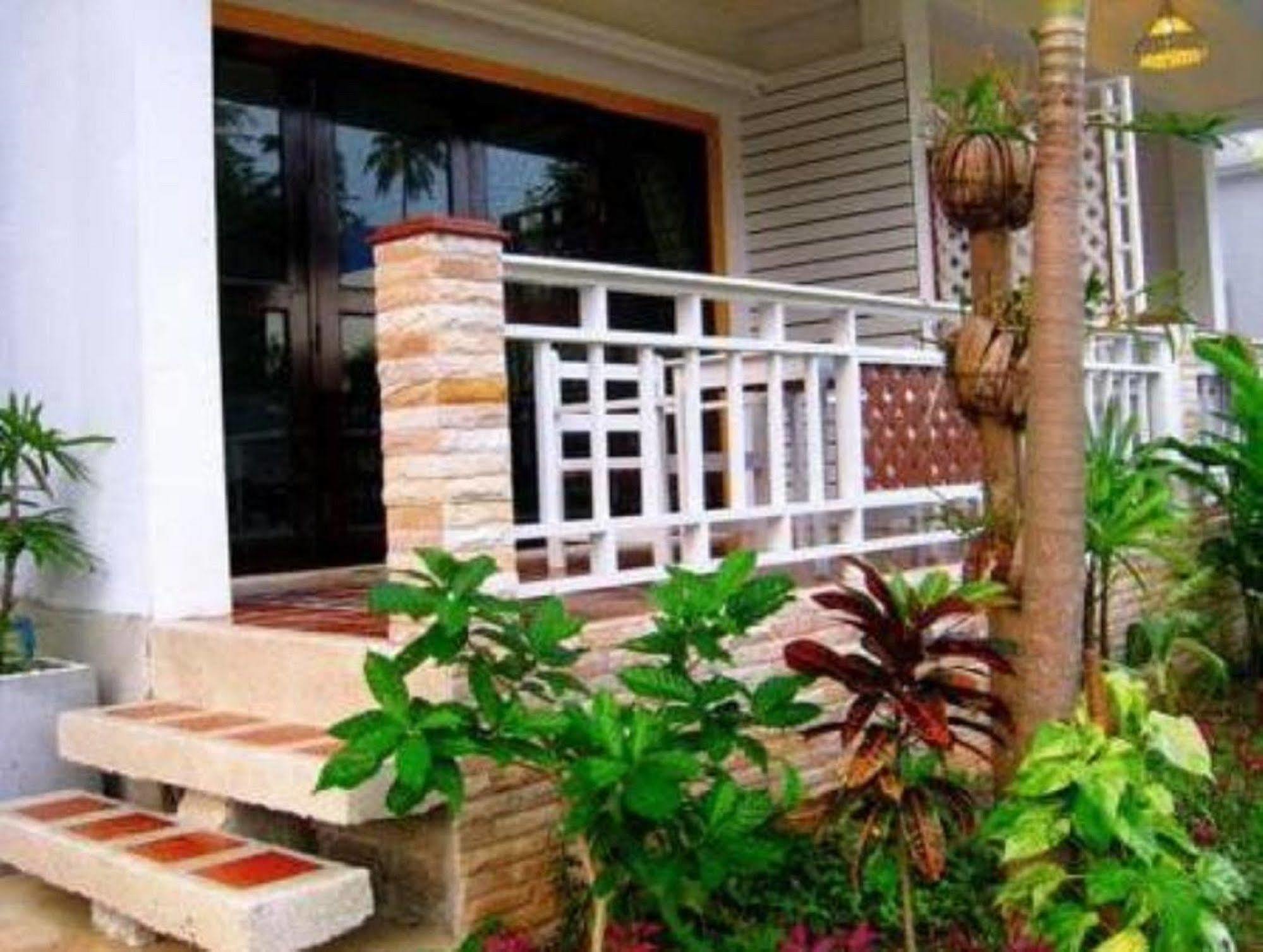 Simple Life Resort 3*