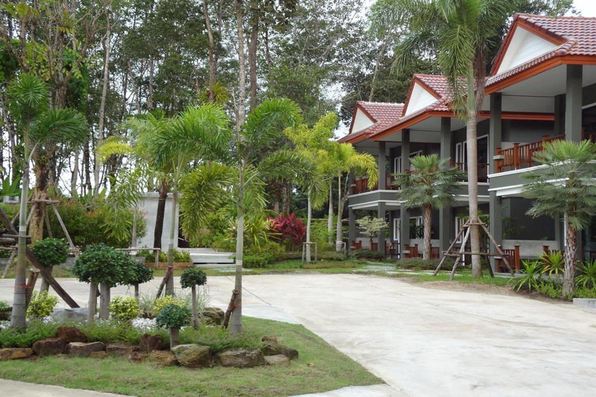 Resort Khaolak Yama - Sha 3*