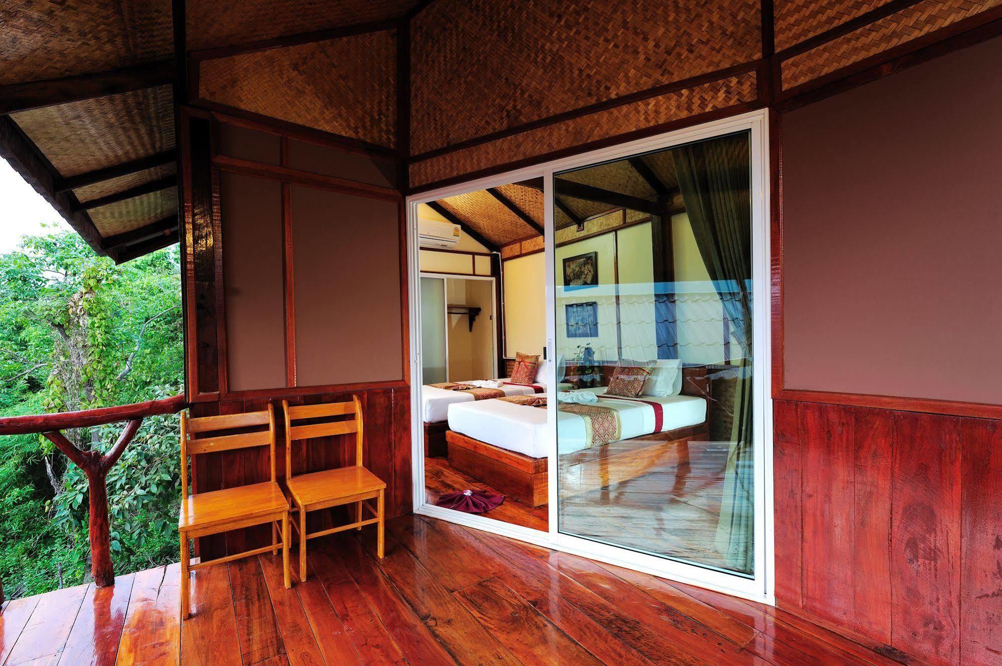 Phuphaya Seaview - Adult Only 3* Phi Phi Don