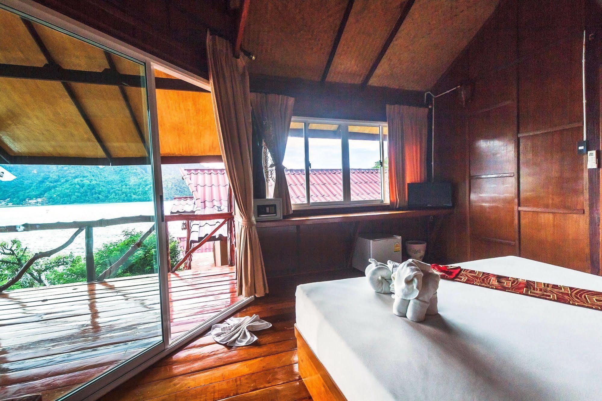 Phuphaya Seaview - Adult Only 3*