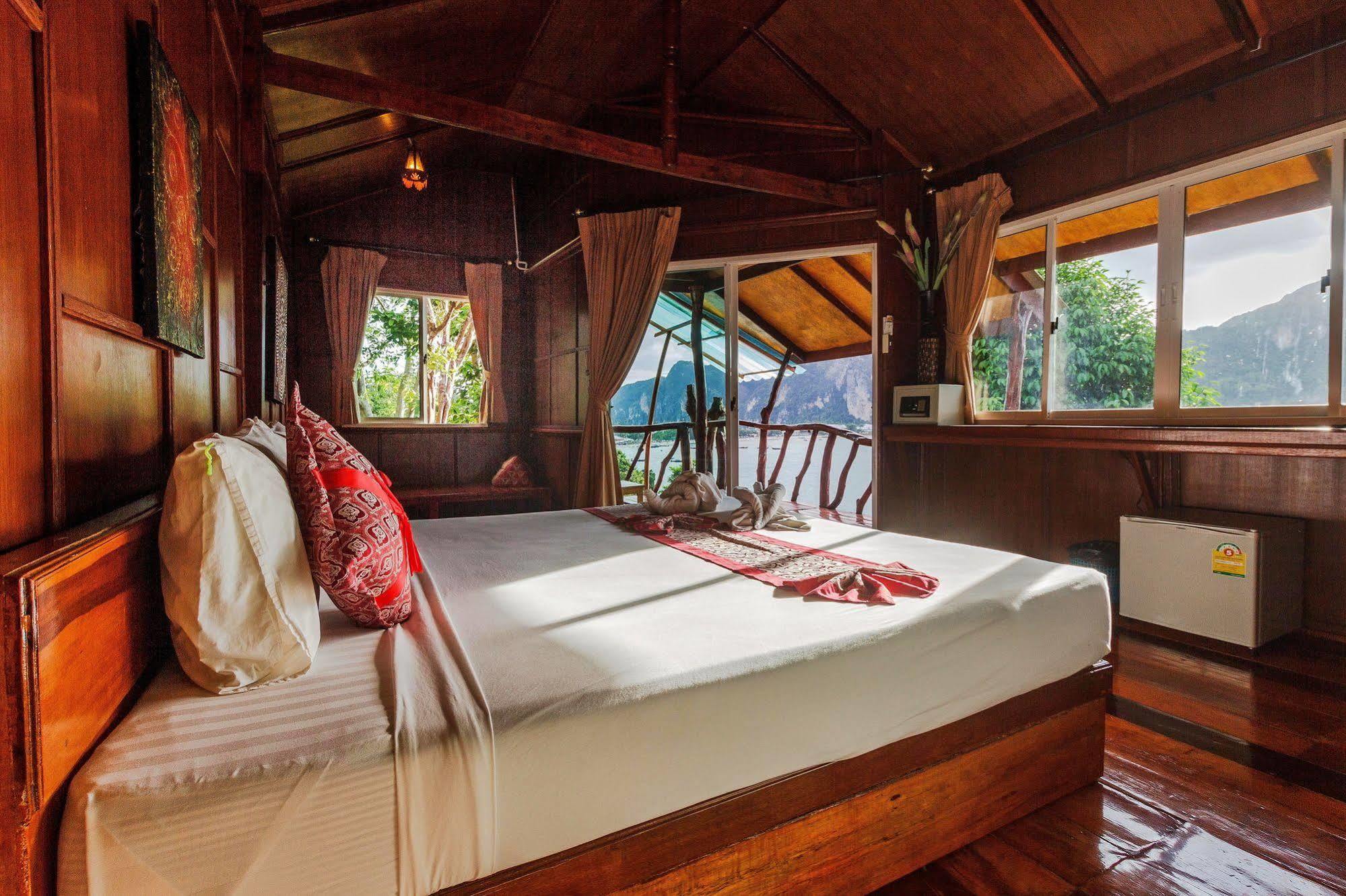 Phuphaya Seaview - Adult Only