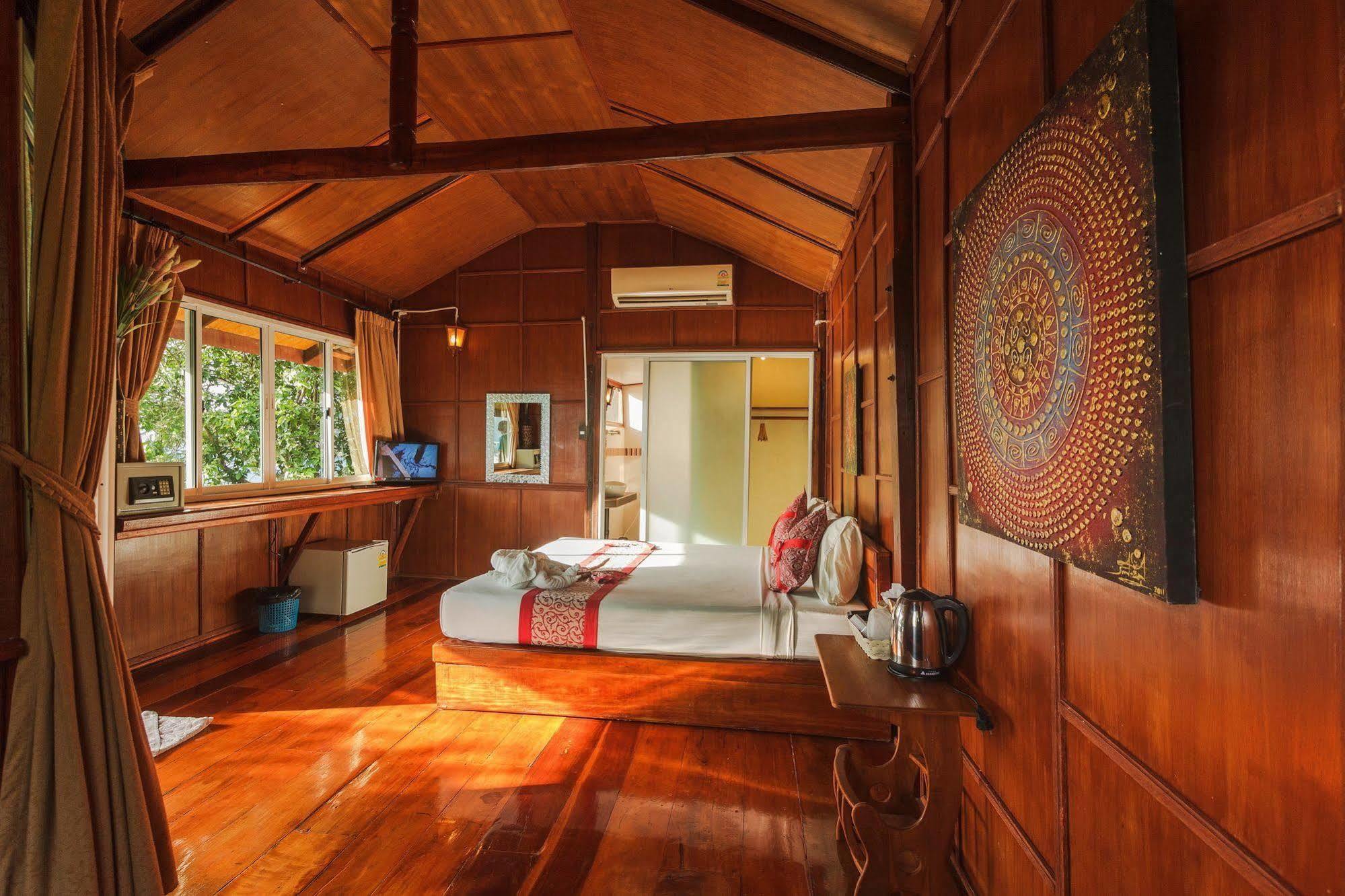 Phuphaya Seaview - Adult Only Resort 3*
