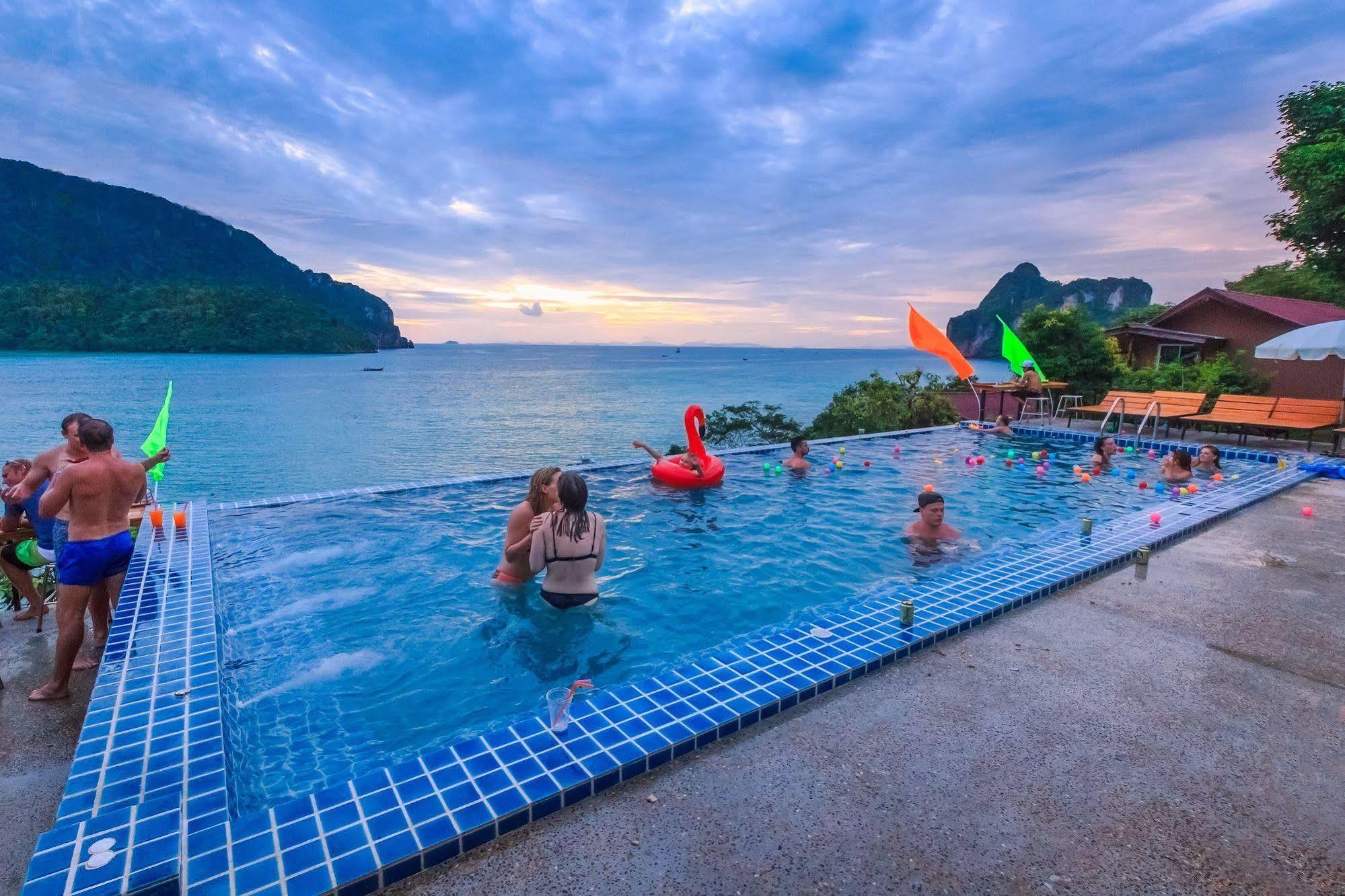 Phuphaya Seaview - Adult Only