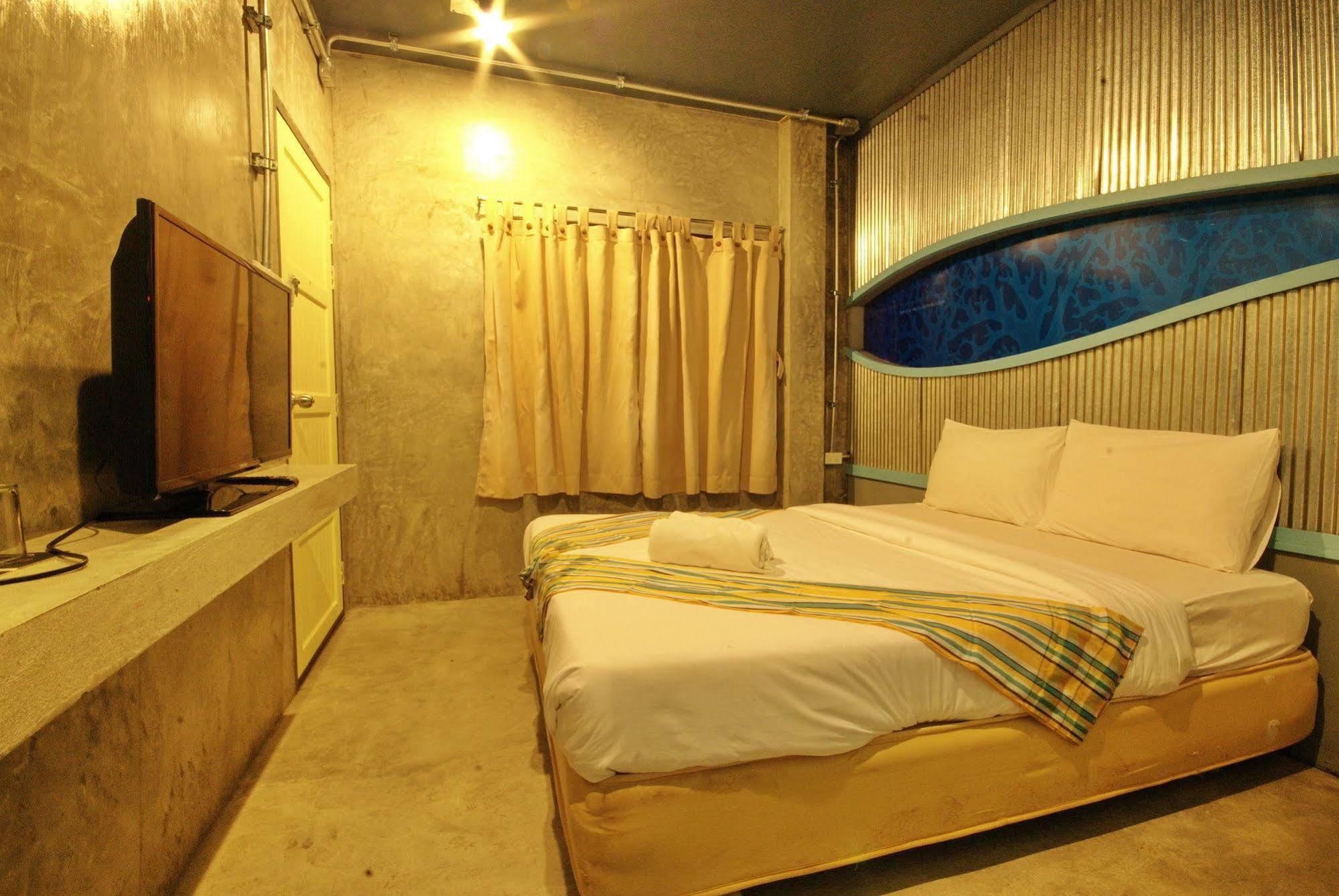 Seabox Khaolak Albergue Khao Lak