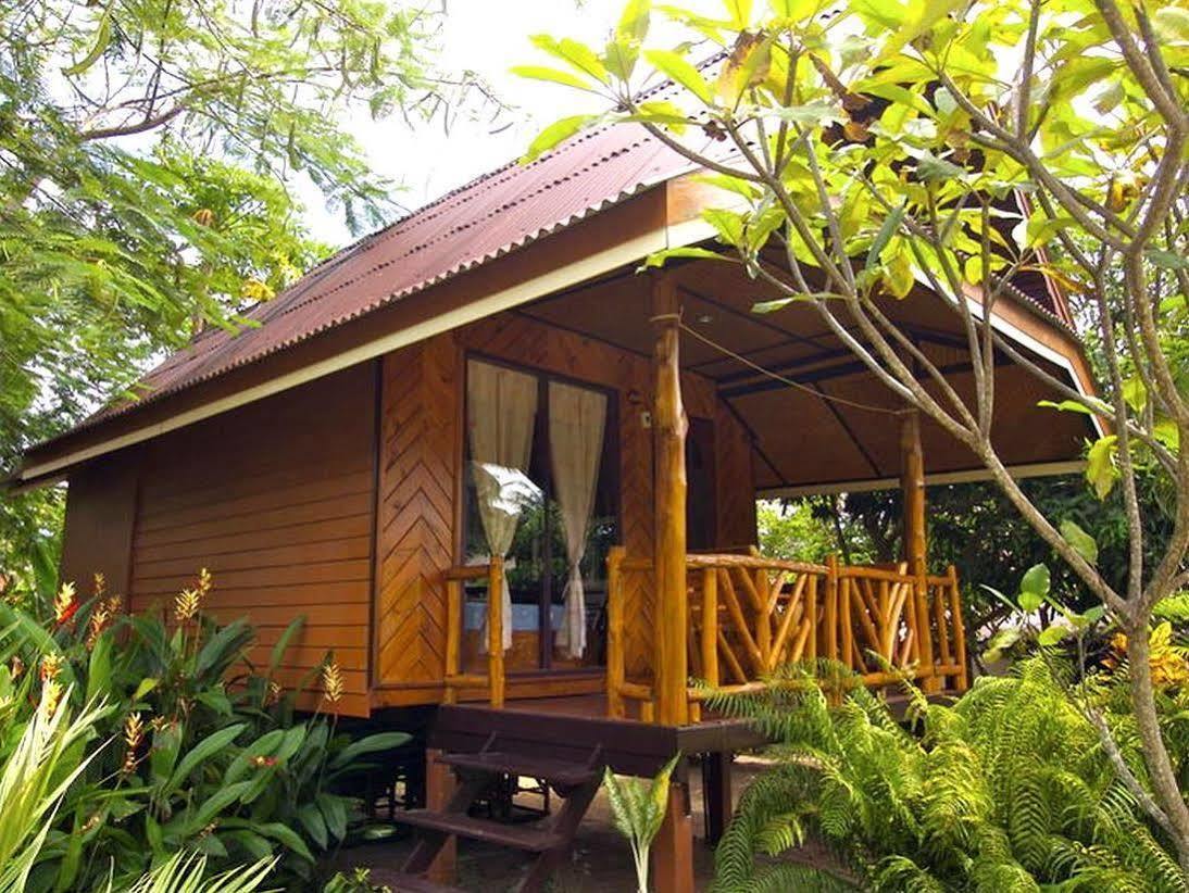 Resort Palm Leaf 3*