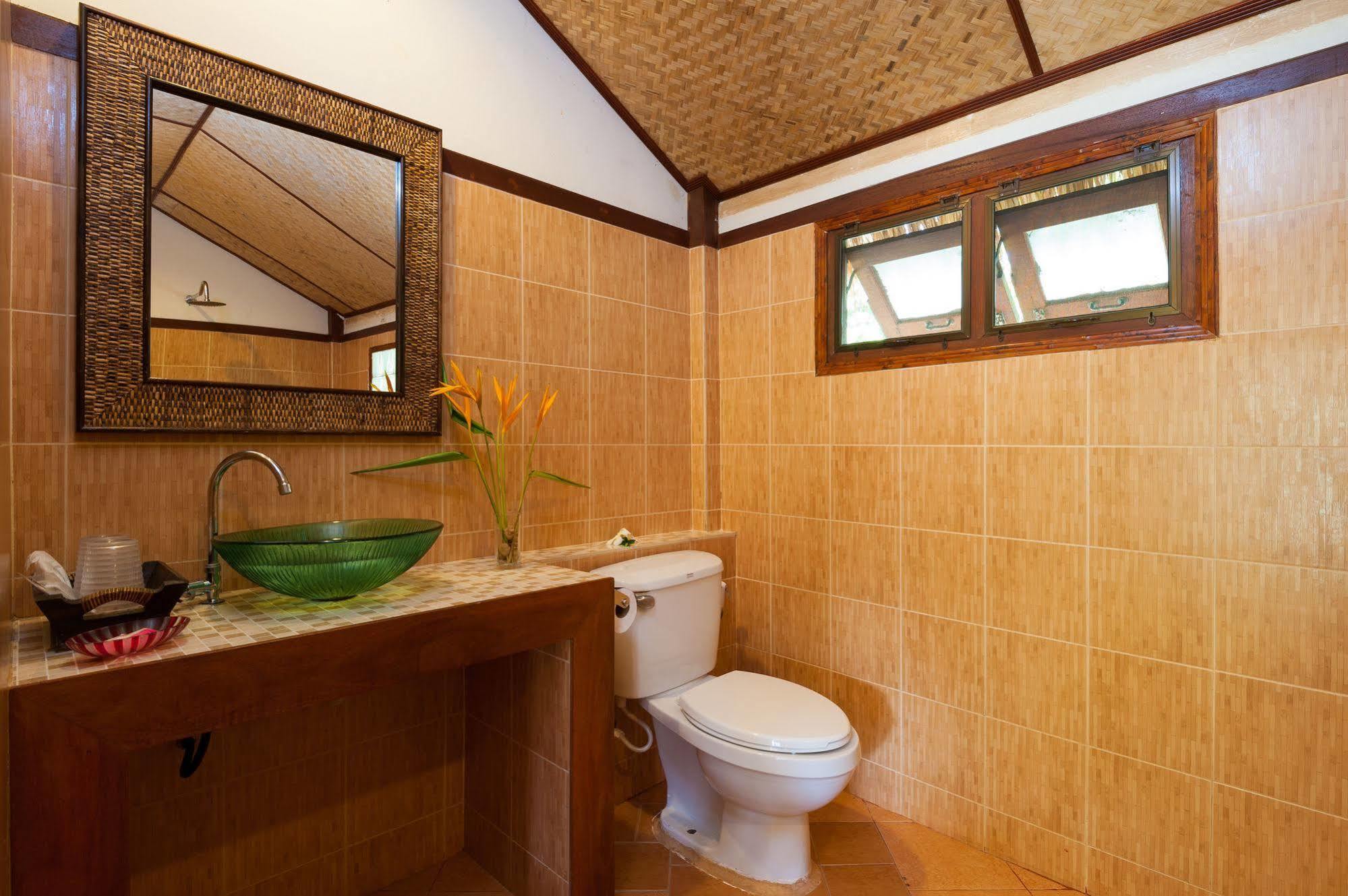 Resort Palm Leaf 3*