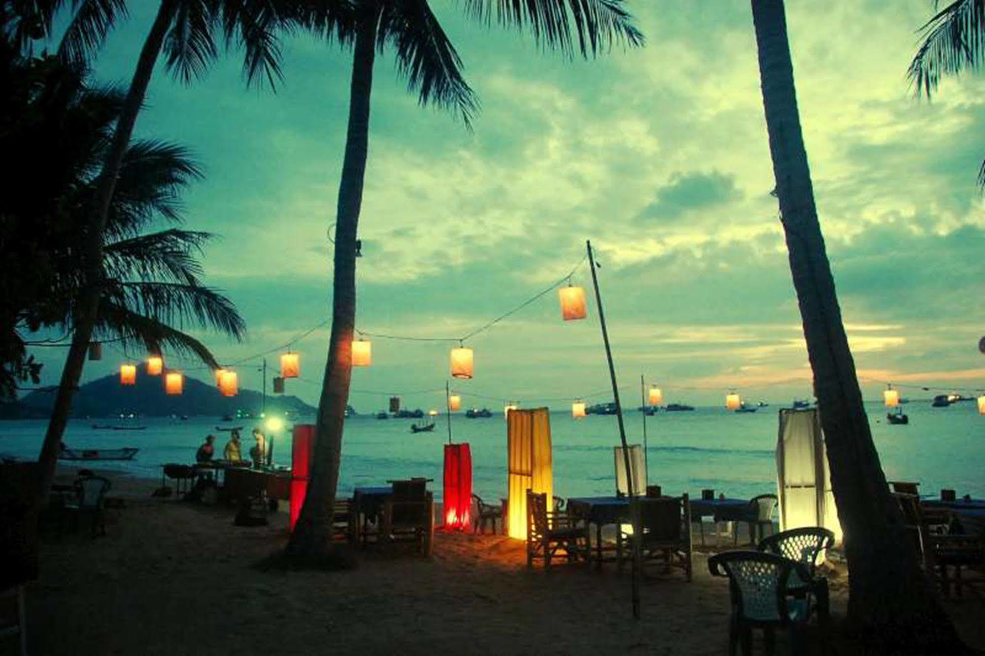 Palm Leaf 3*