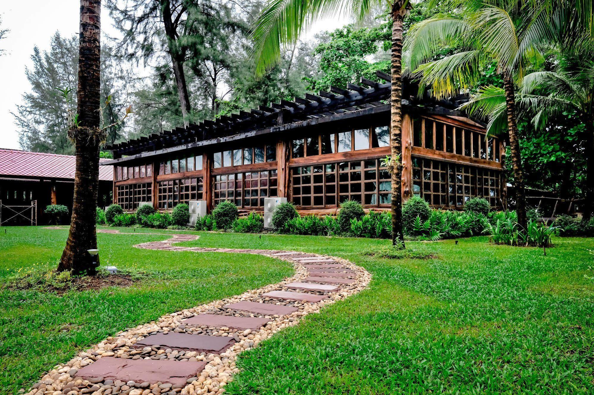 Resort Naiyang Park - Sha Extra 4*