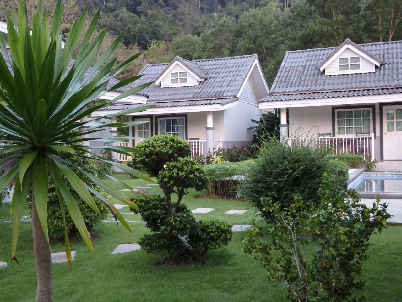 Suksompong Resort 3*