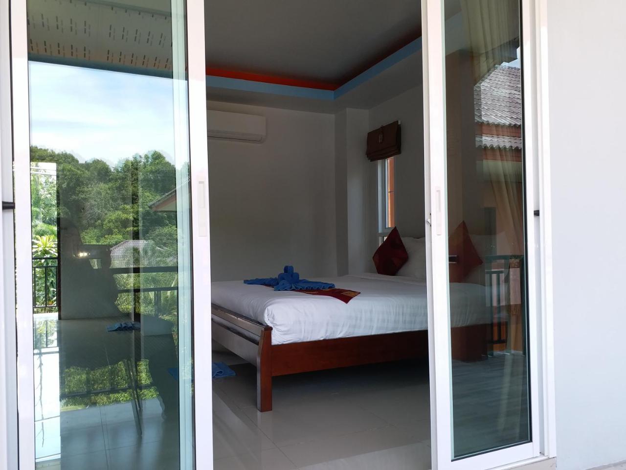 Tamarind Lanta 3*