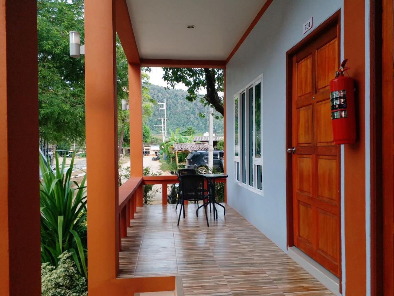 Tamarind Lanta 3*