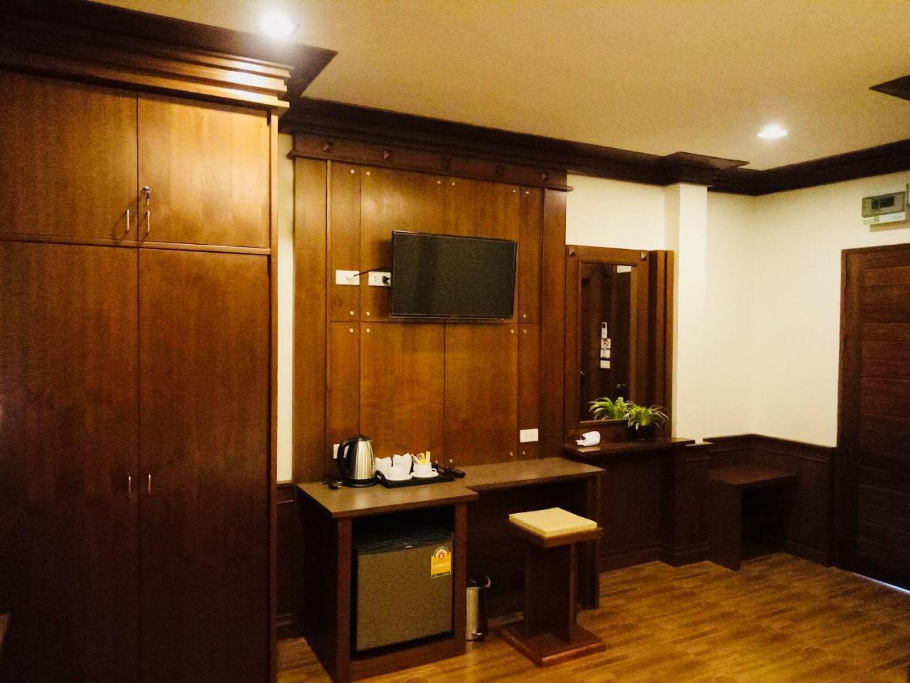 Lanta White's House Hotel 2*