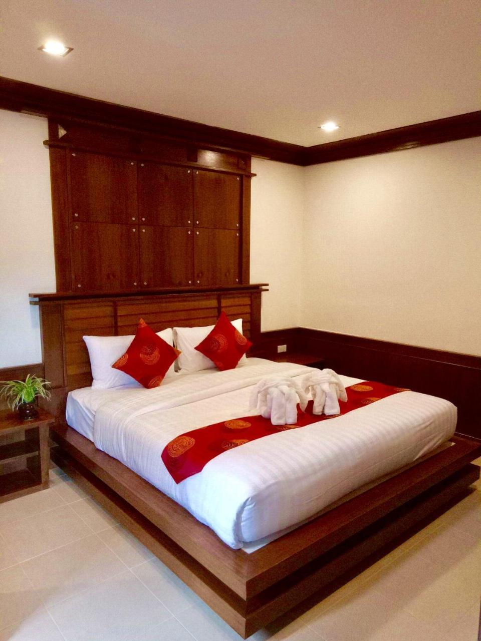 Lanta White's House Hotel