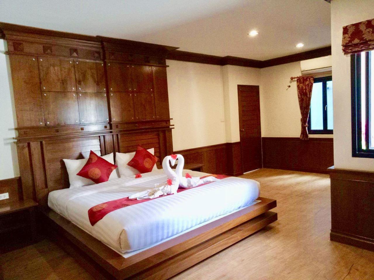 Lanta White's House Hotel 2*