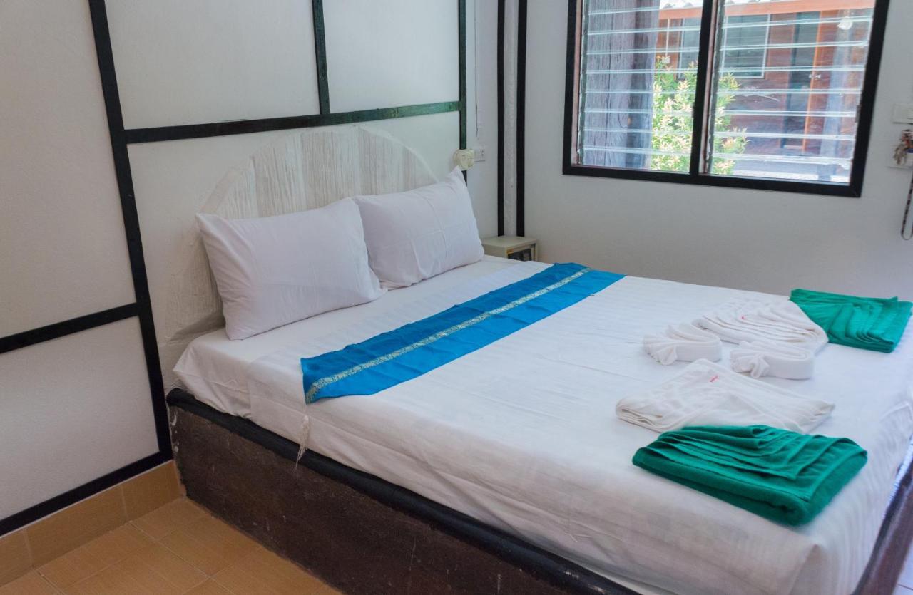 Phi Phi Nice Beach Resort Hotel 3*