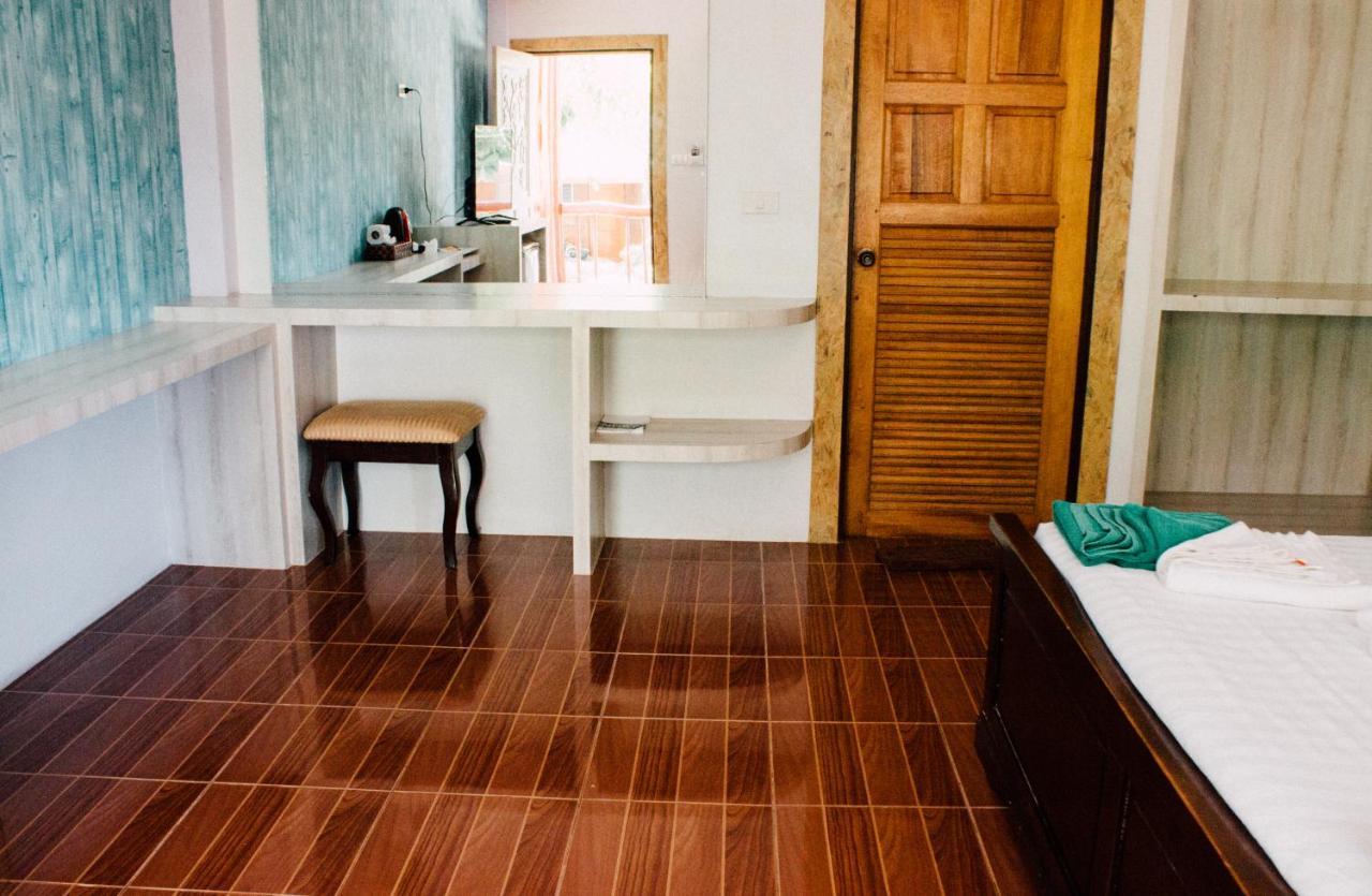 Phi Phi Nice Beach Resort Hotel 3*
