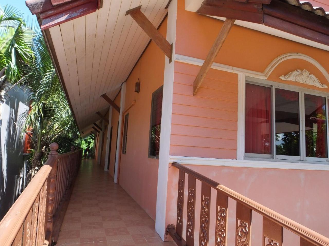 Lanta Nature House Hostel
