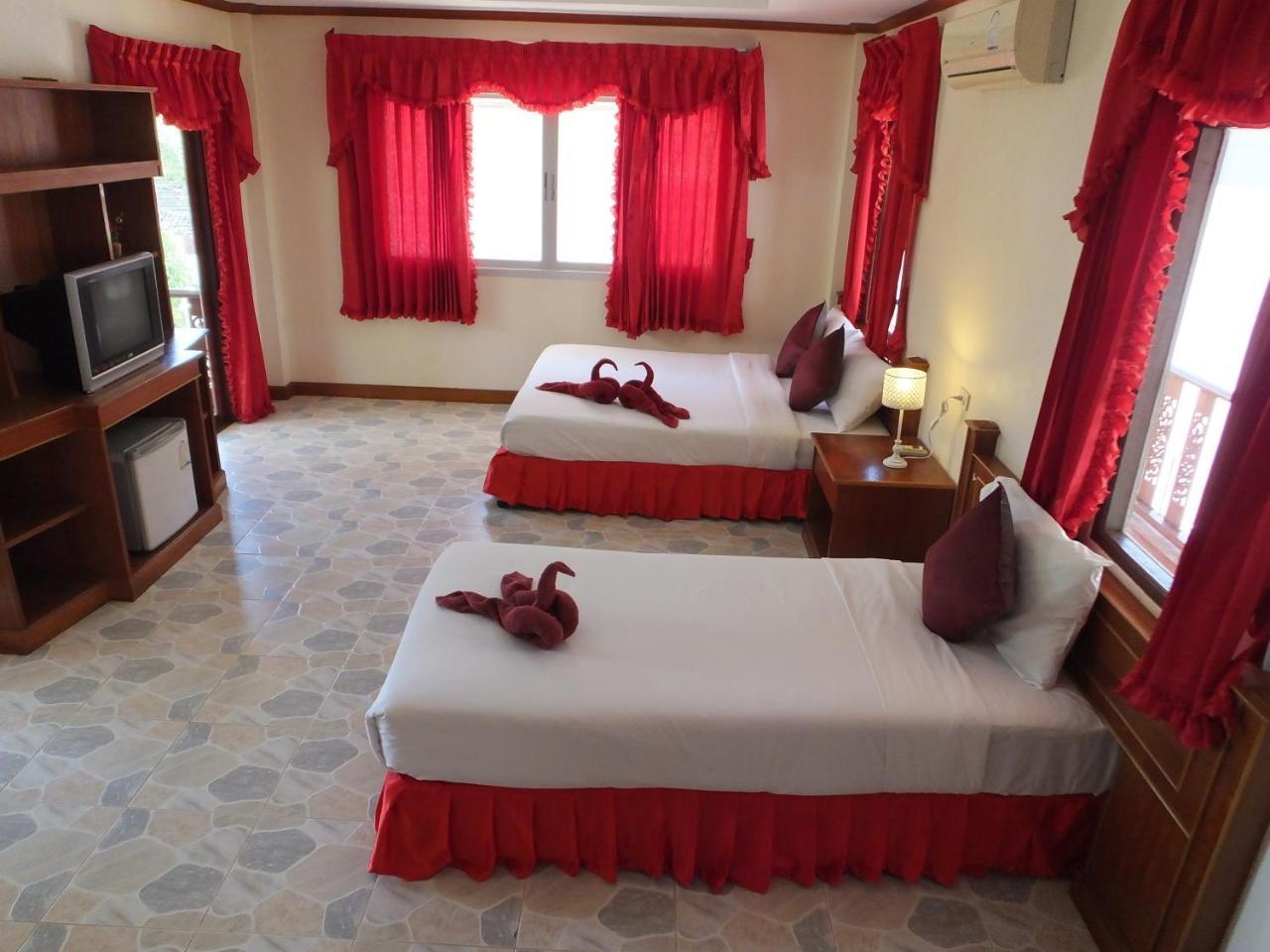 Lanta Nature House Hostel