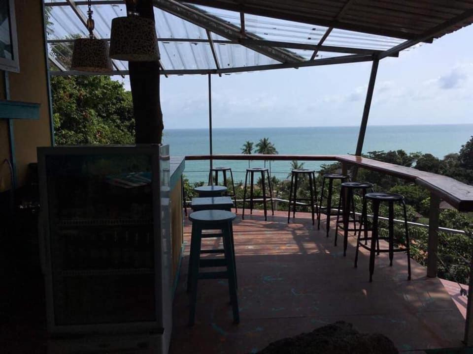 Private 2 Beachside Samui Lodge *