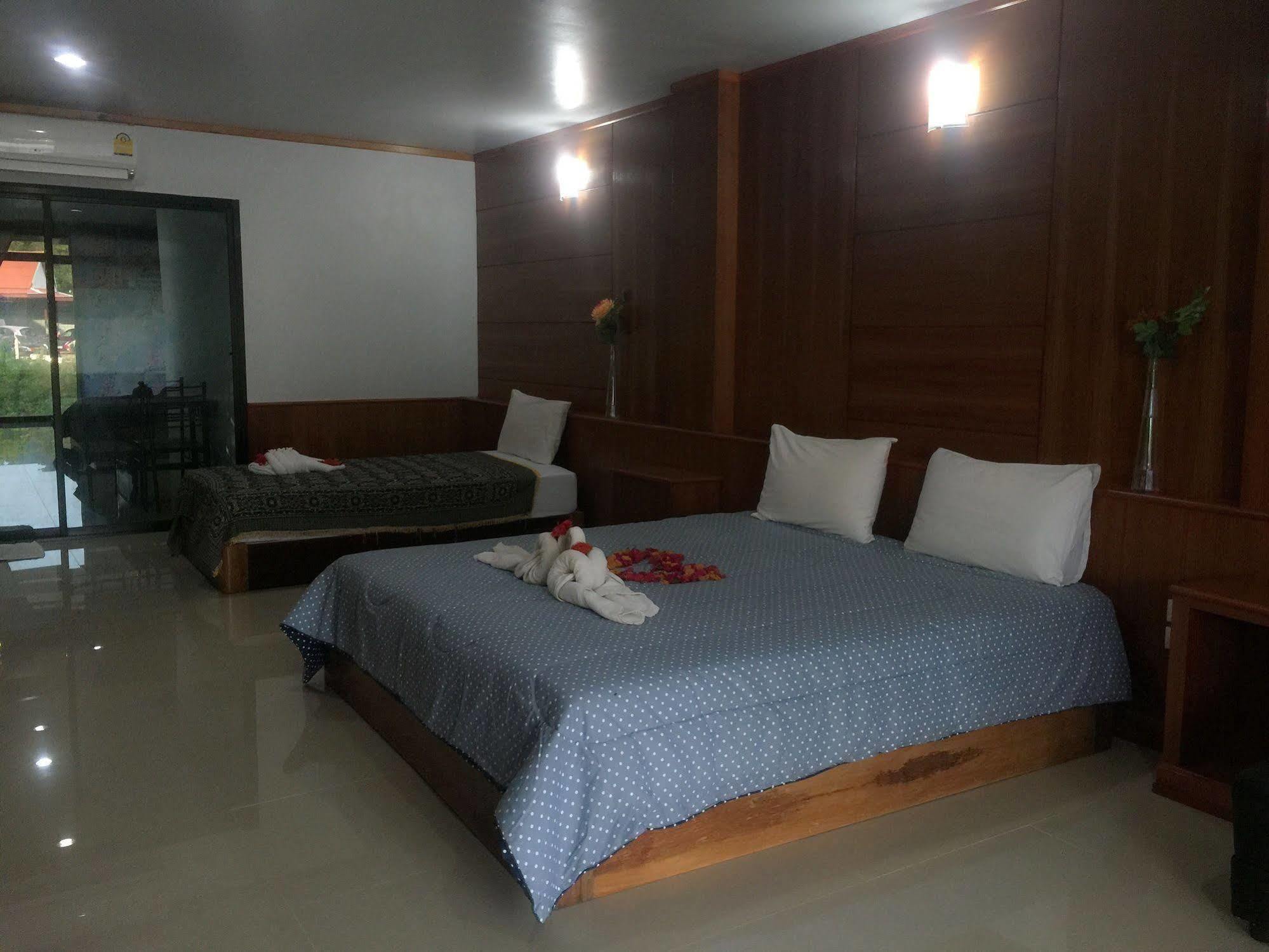 Apartment Poonsap *