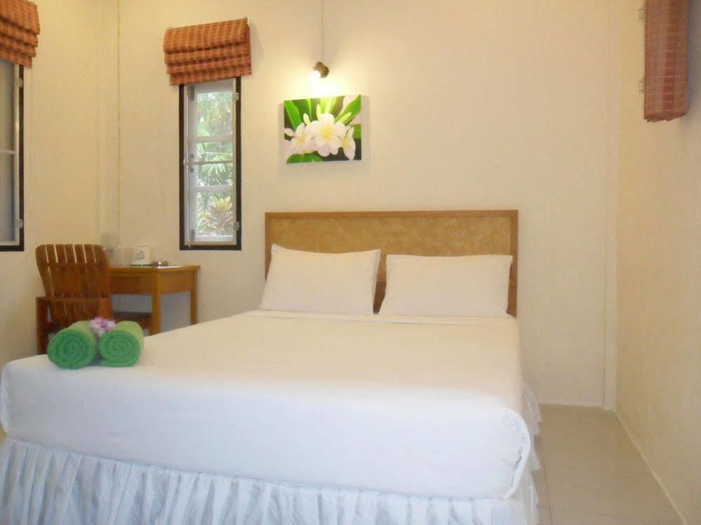 Khaolak Banana Hotel 3*