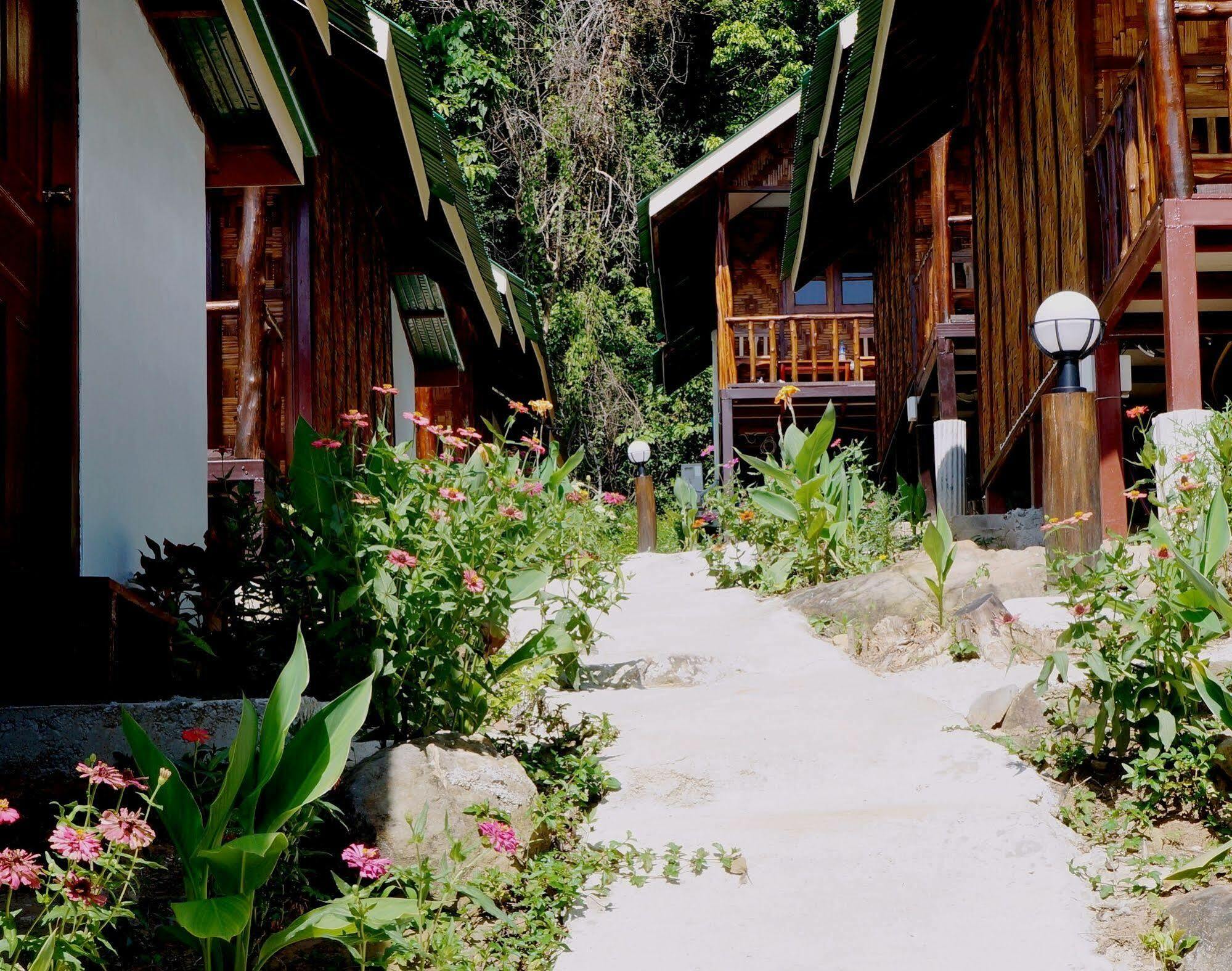 Jungle Hill Hotel 3*