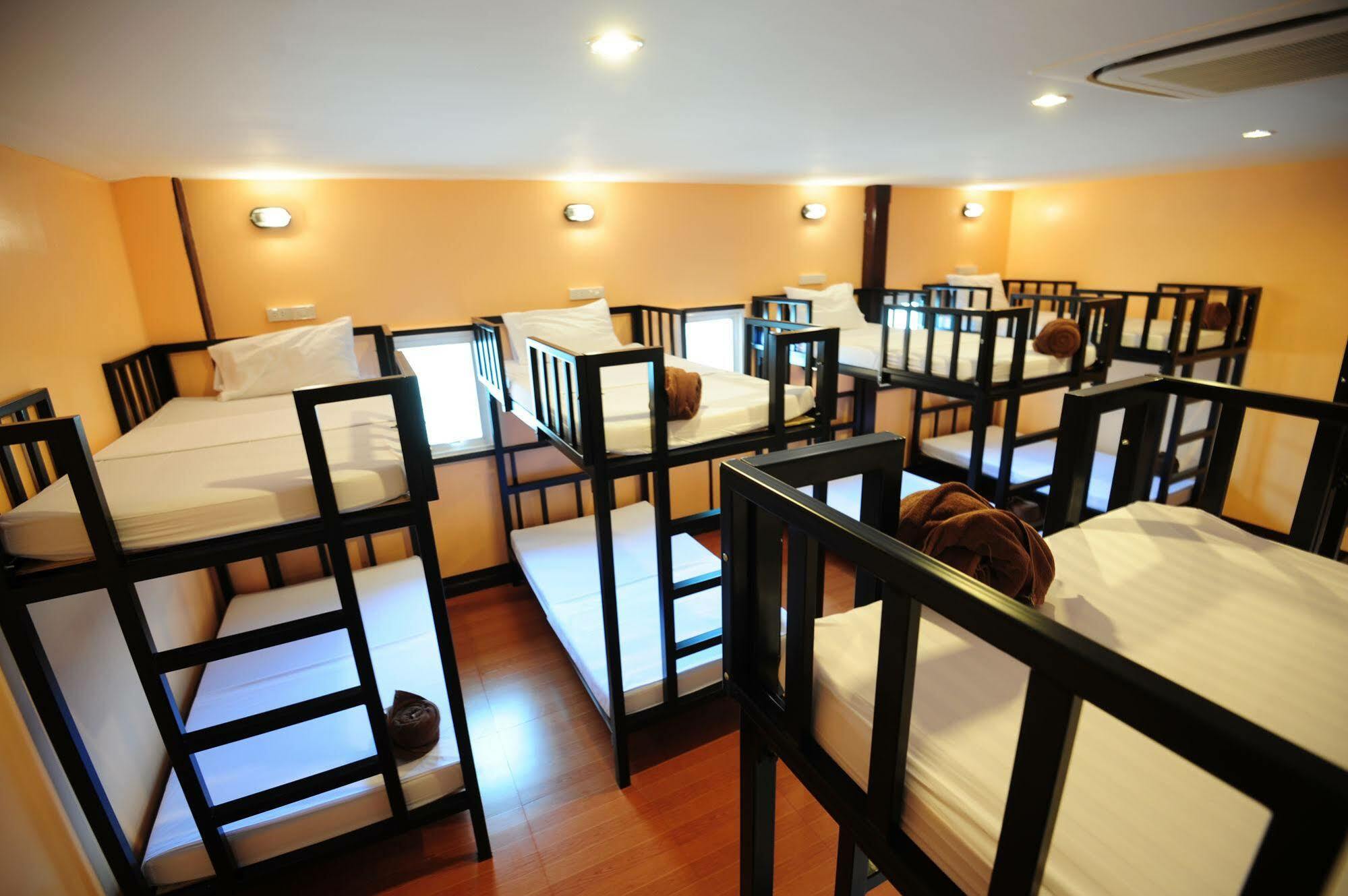 Twin Palms Hostel Phi Phi Don