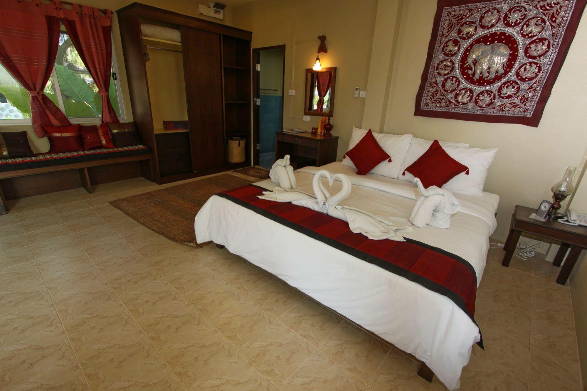 Lanta Castaway Resort