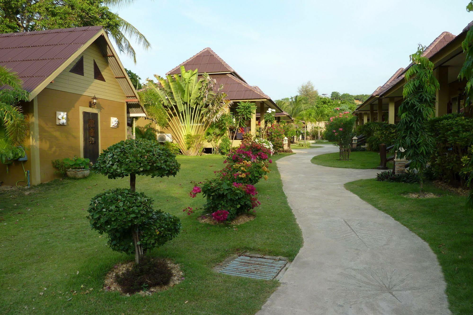 Lanta Castaway 3*