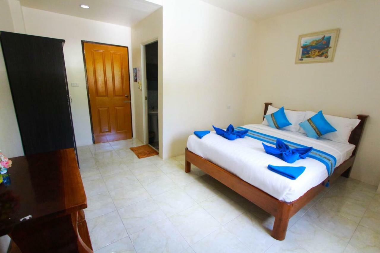 Hostel Lucky House *