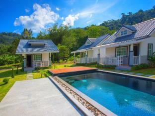 Suksompong Resort