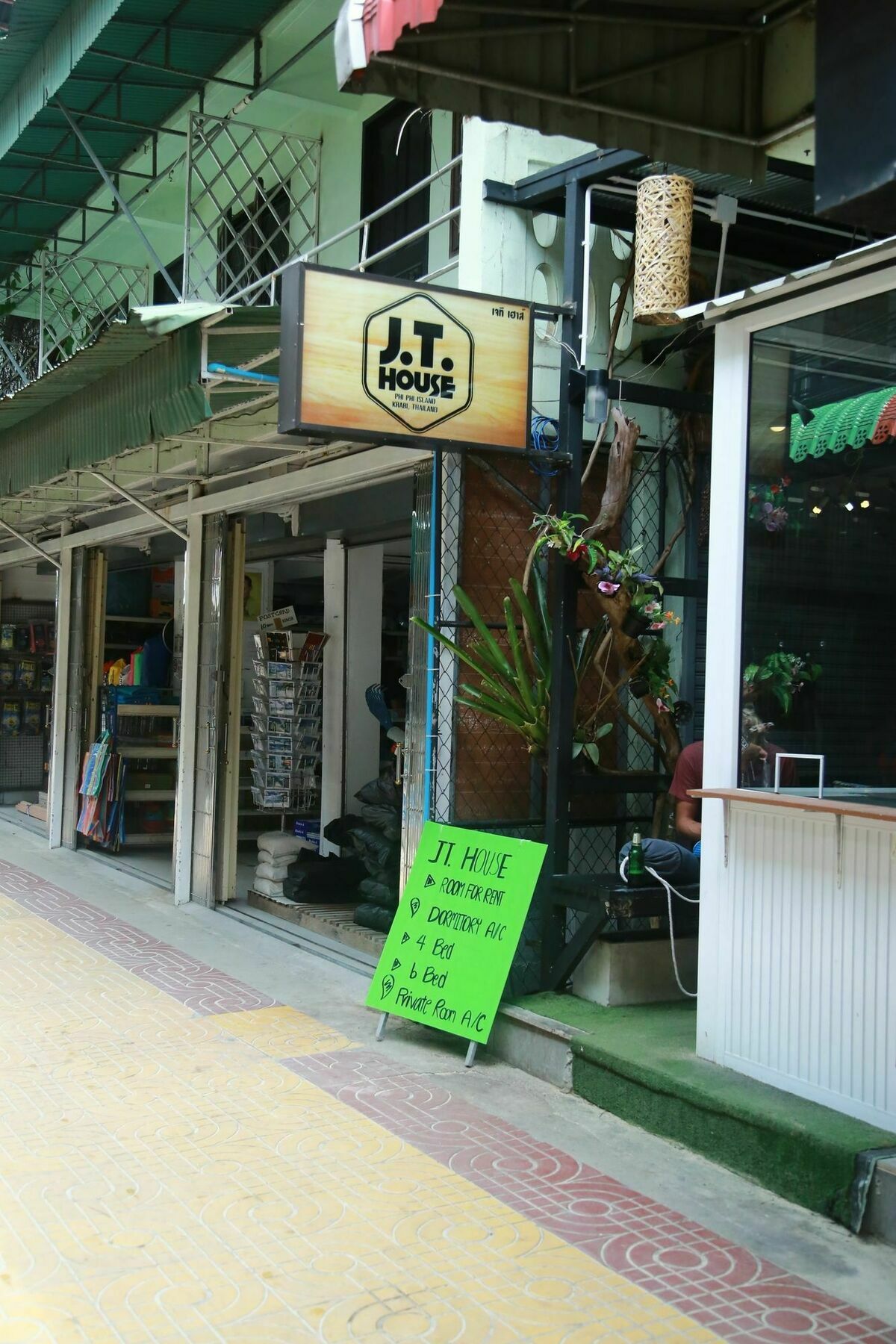 J.t. House 2*