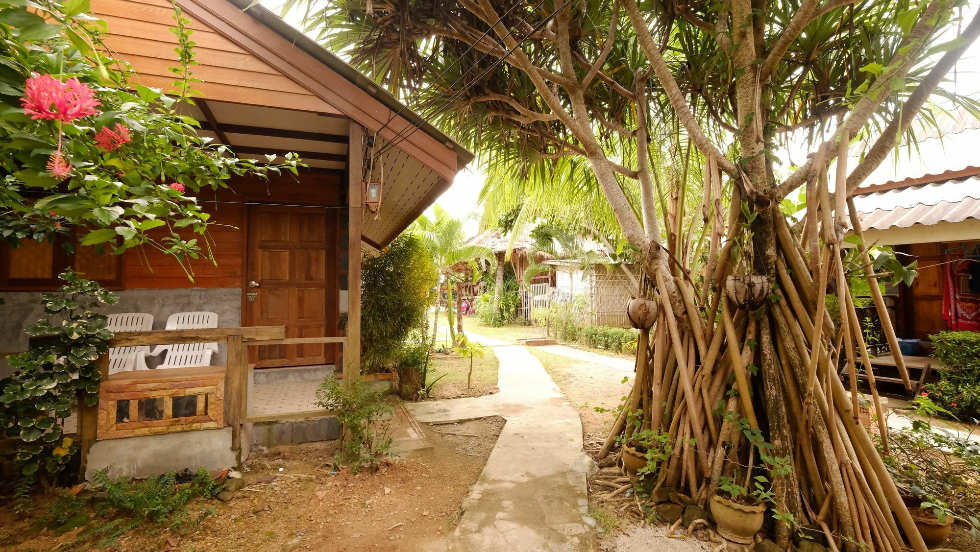 Lanta Valom Buri