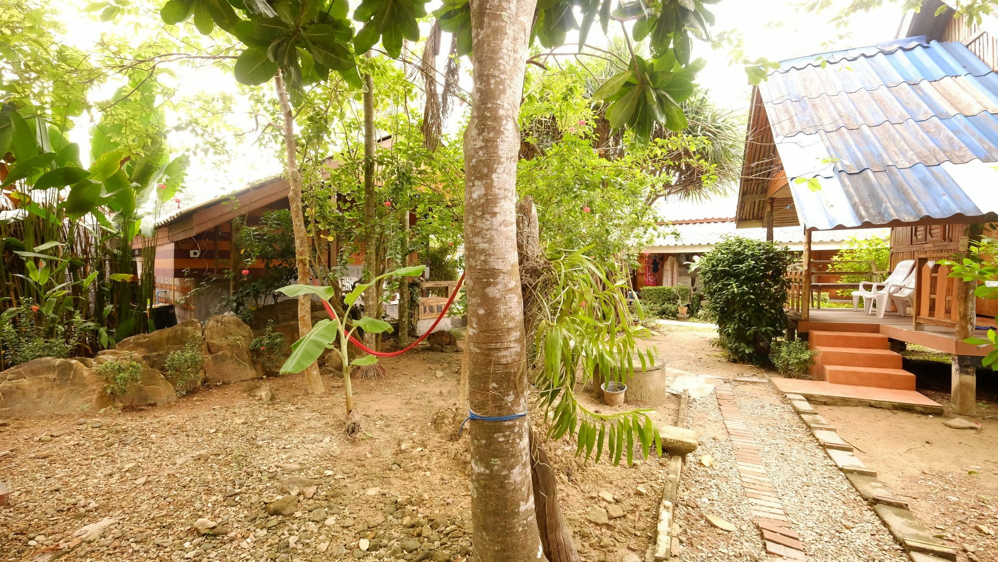 Lanta Valom Buri *