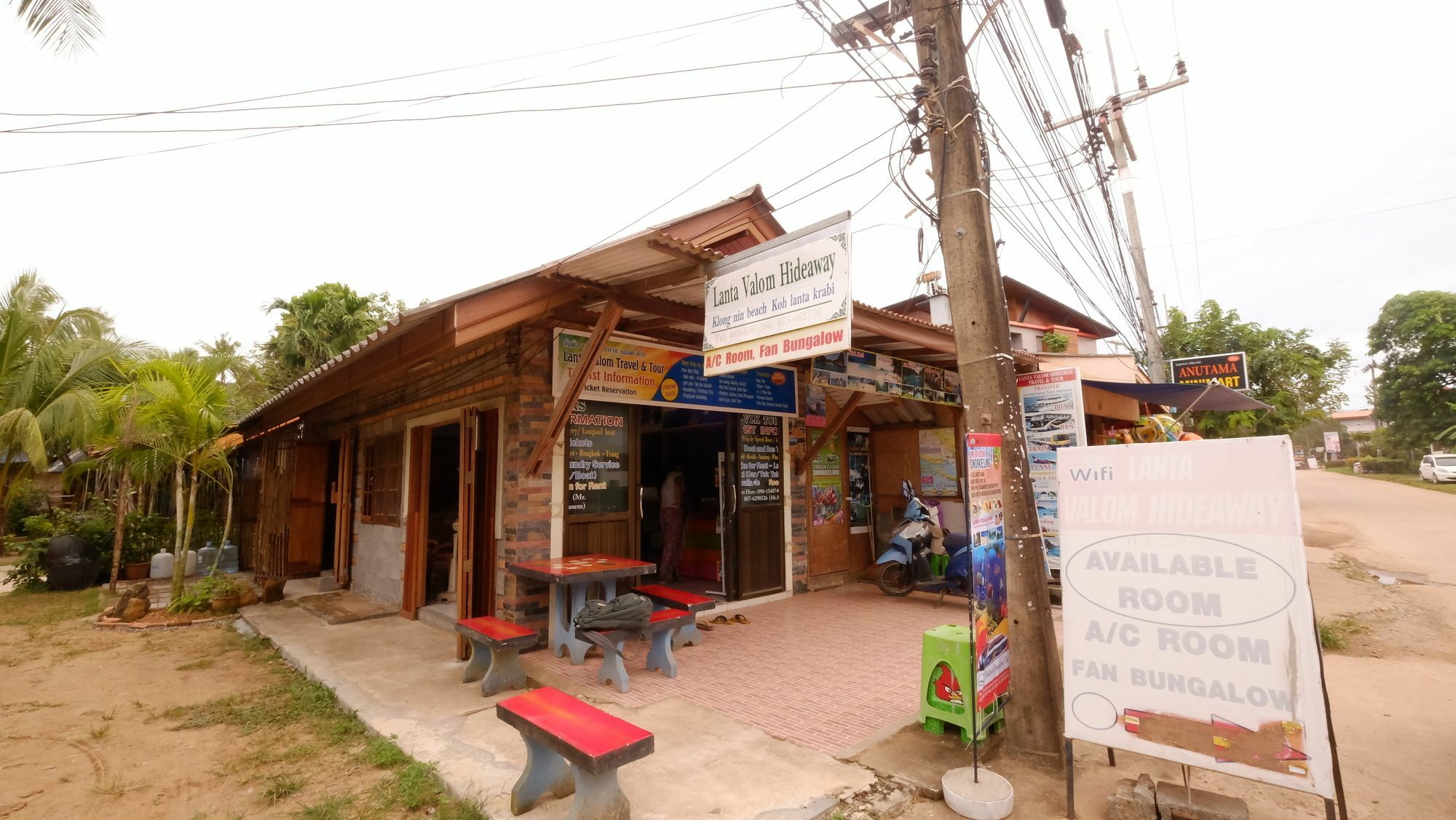 Lanta Valom Buri Chalet *