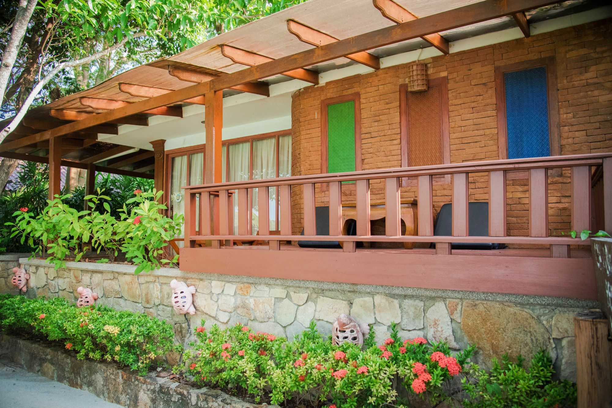 - Zone Resort Koh Tao