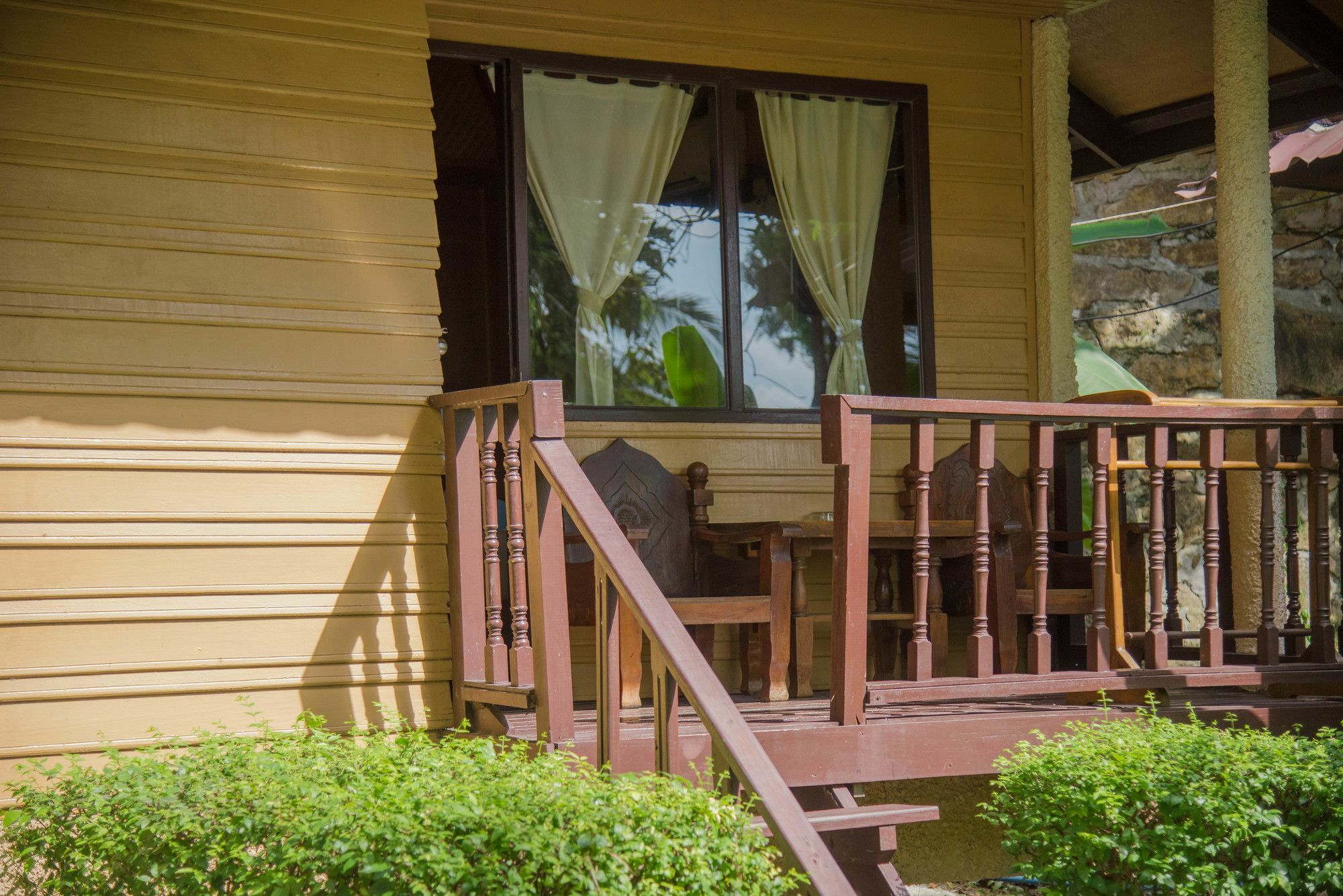 - Zone Resort Koh Tao