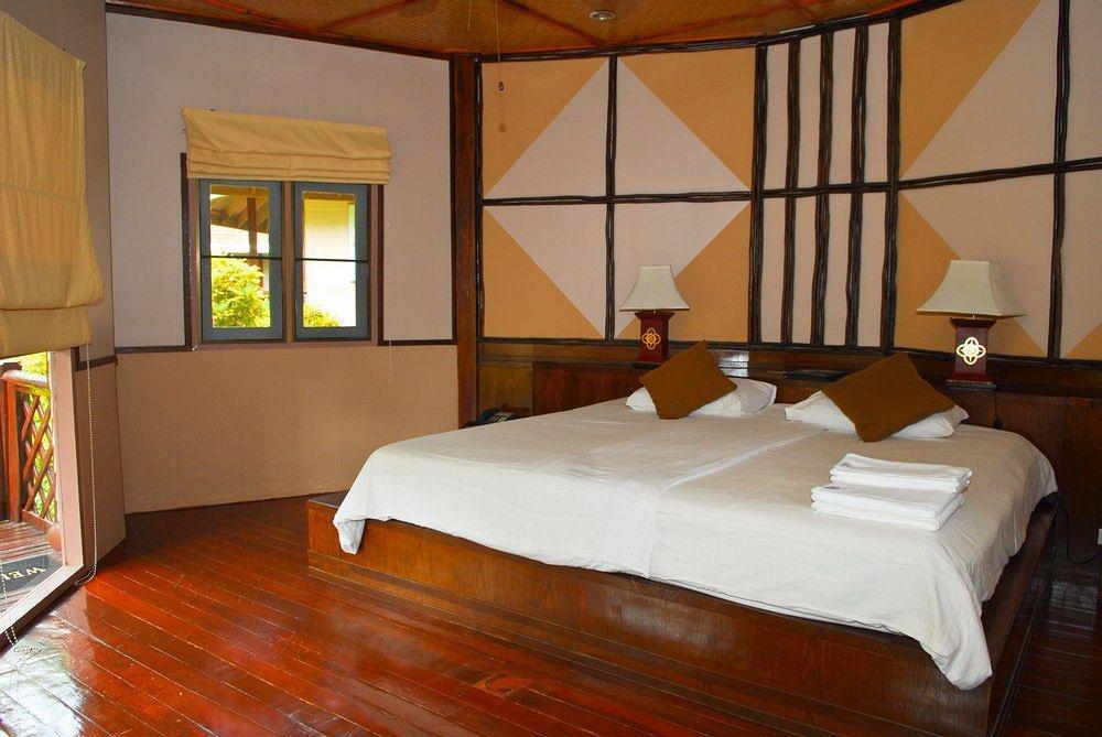 Coral Grand 3* Koh Tao