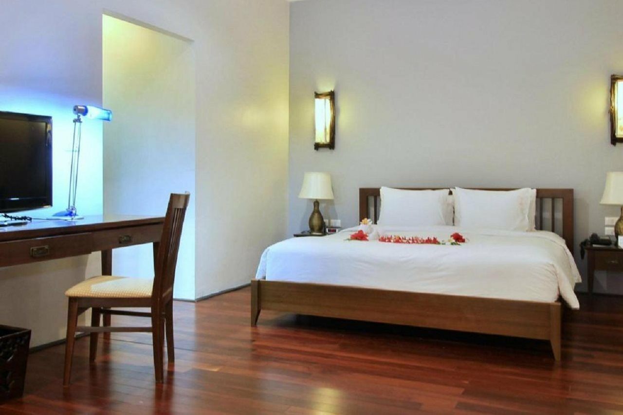 Resort Resort, Leam Tong
