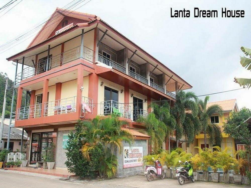 Hotel Oyo 609 Lanta Dream House 2*