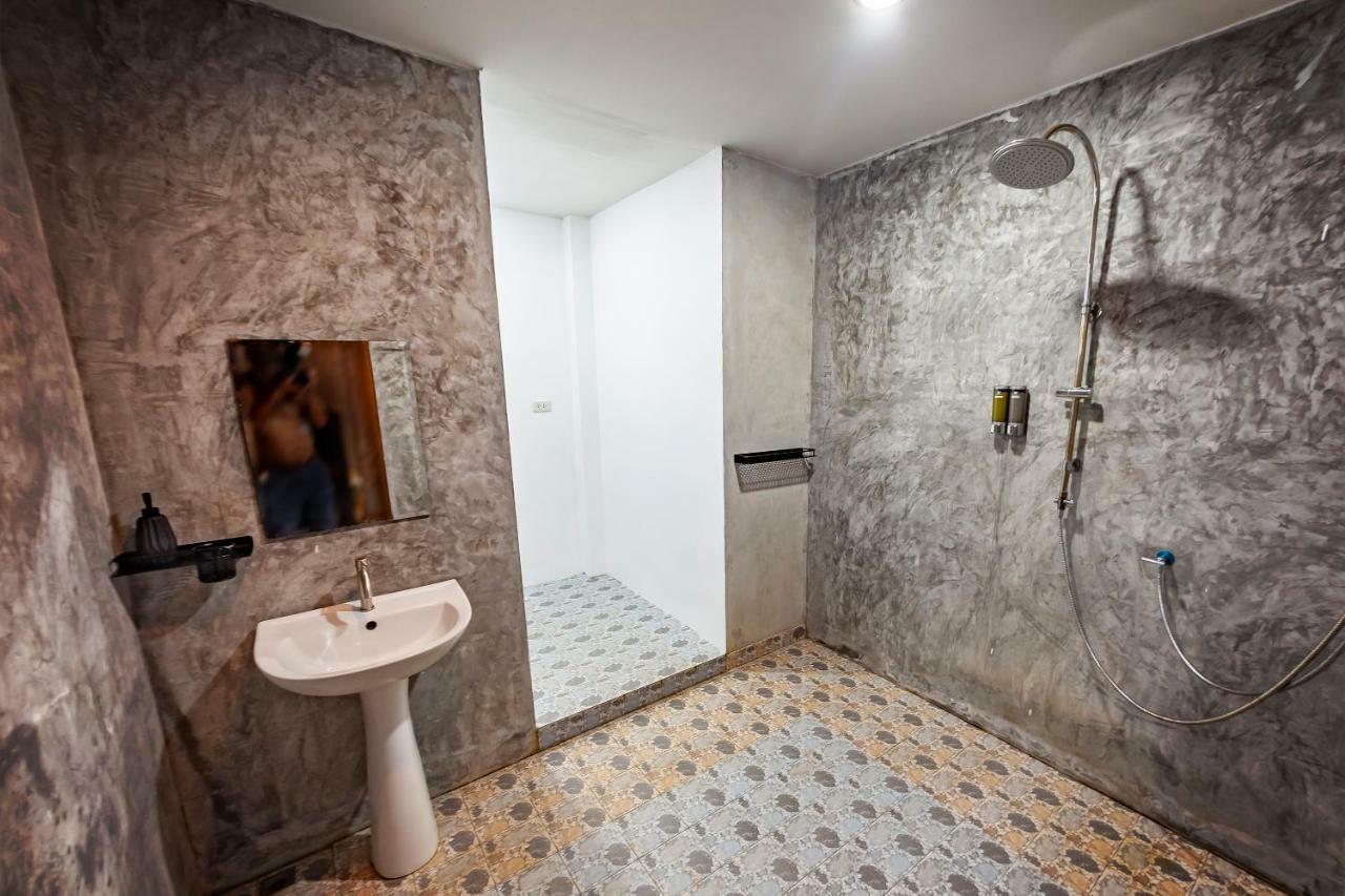 Guest house Tonmai Suites 2*
