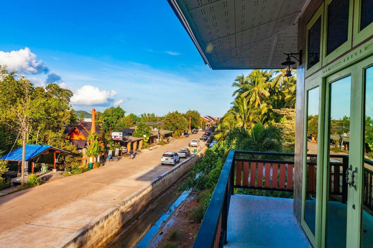 Tonmai Suites Guest house