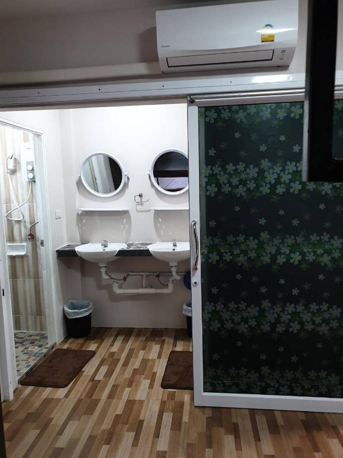 Sairee Center Hostel